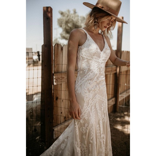 Graceful V Neck Lace Wedding Bridal Party Gown